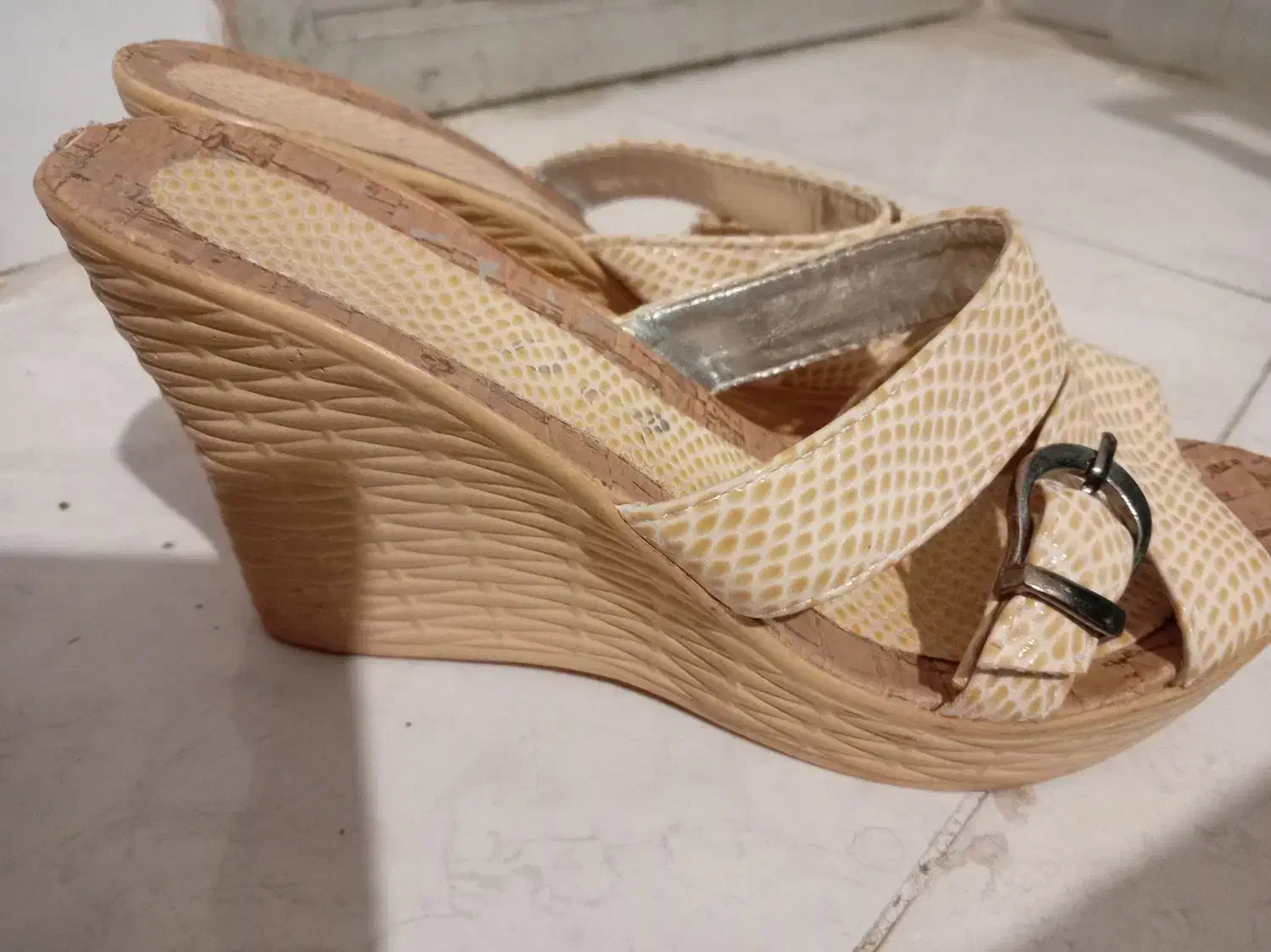 دمپایی|کیف، کفش، کمربند|ملایر, |دیوار