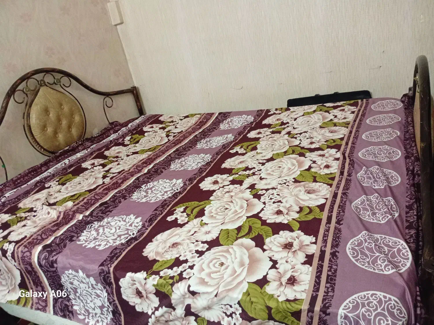 تخت دو نفره همراه با تشک ۳۰۰۰۰|تخت و سرویس خواب|مشهد, سرافرازان|دیوار