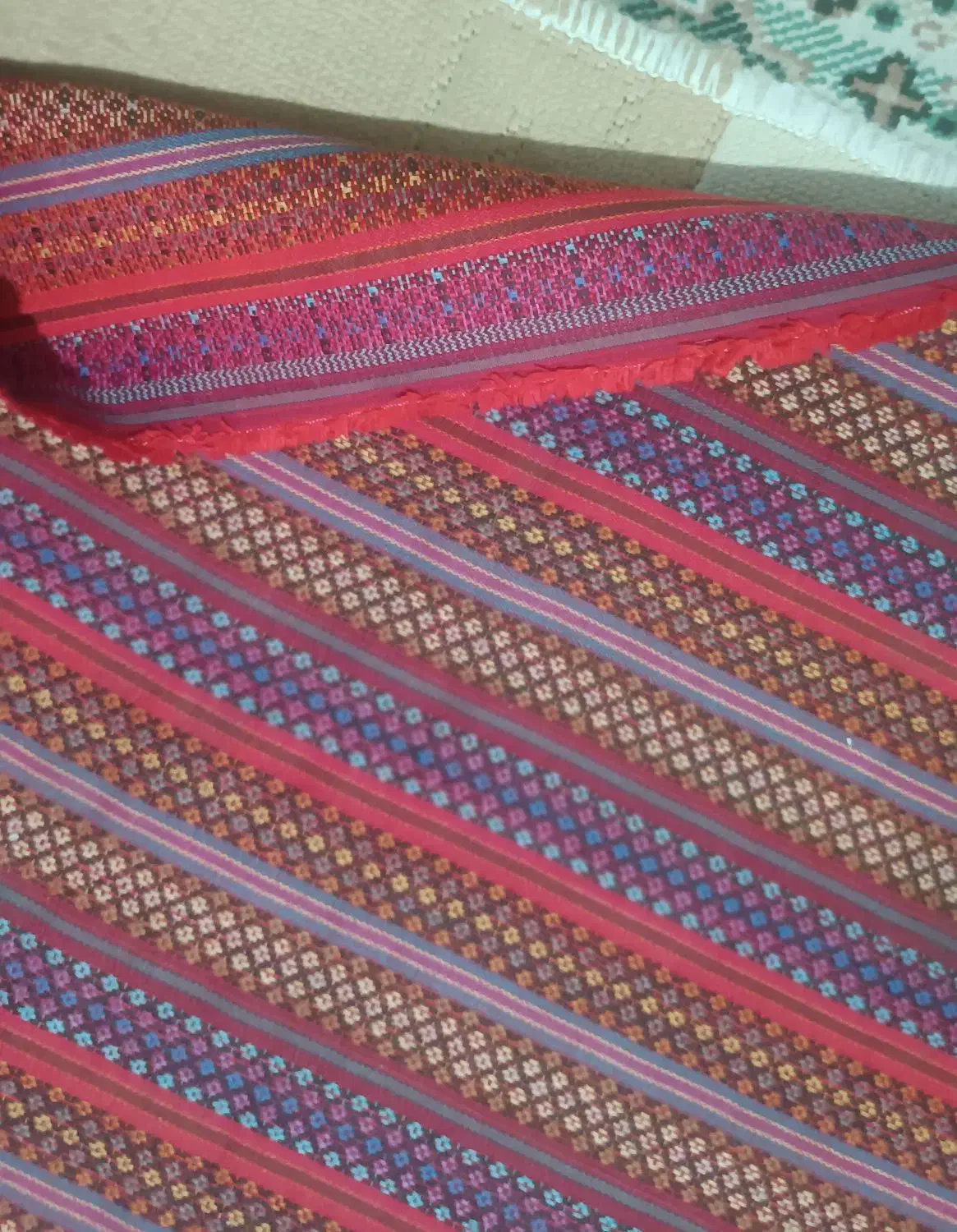 روی فرشی|روفرشی|کرج, بنیاد|دیوار