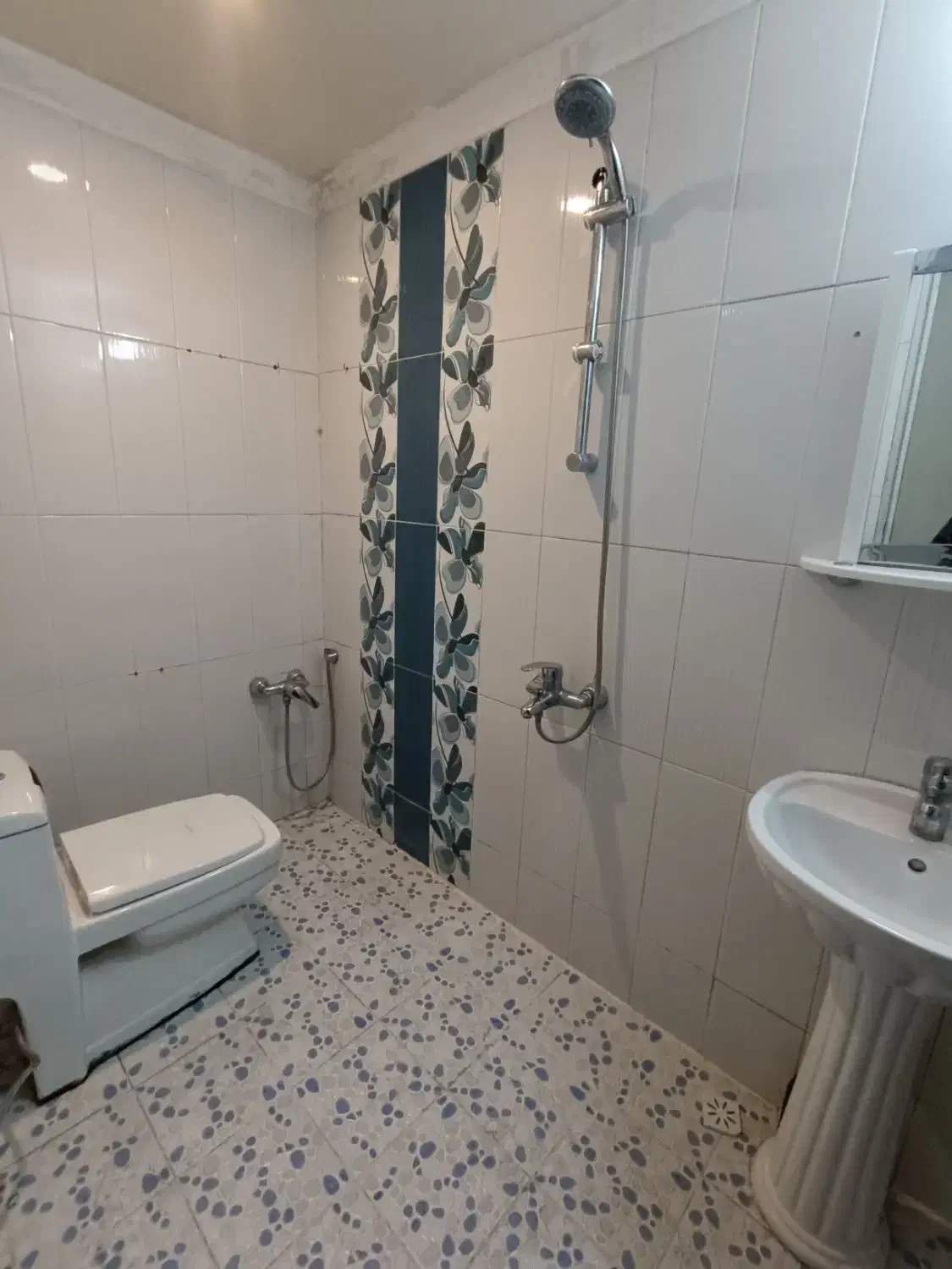 135متر 3 خواب تک واحدی سعادت آباد