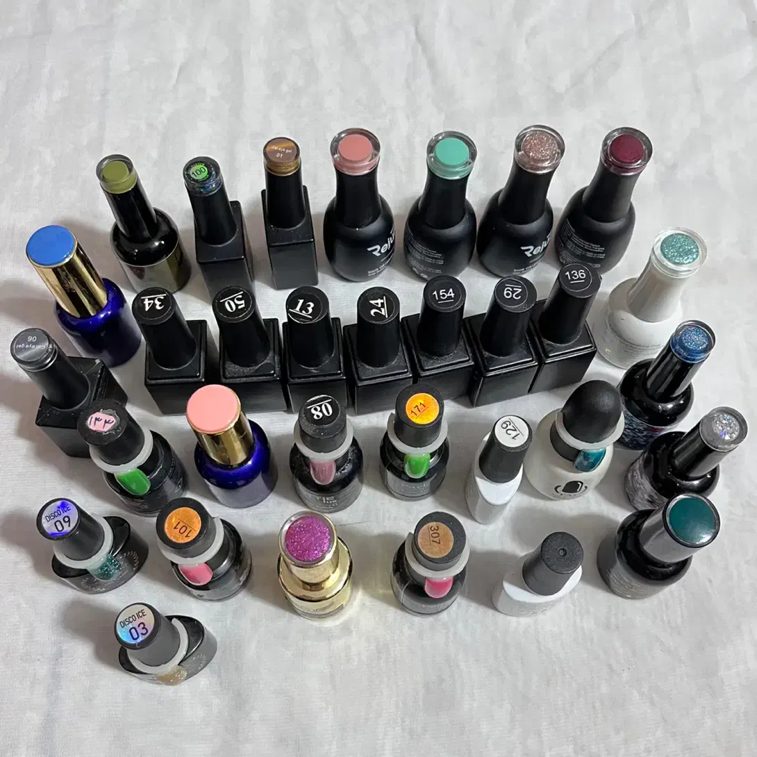 لوازم کاشت ناخن|آرایشگاه و سالن‌های زیبایی|رشت, نامجو|دیوار