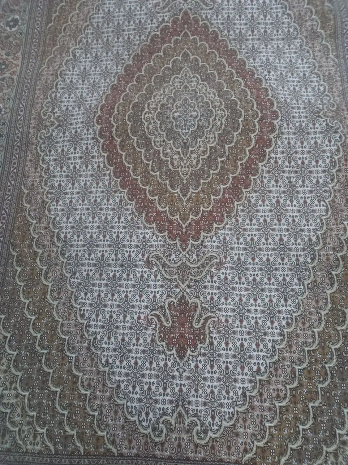 ۳در۴ زمینه کرم قهوهای بافنده تخفیف دارم|فرش|شبستر, |دیوار