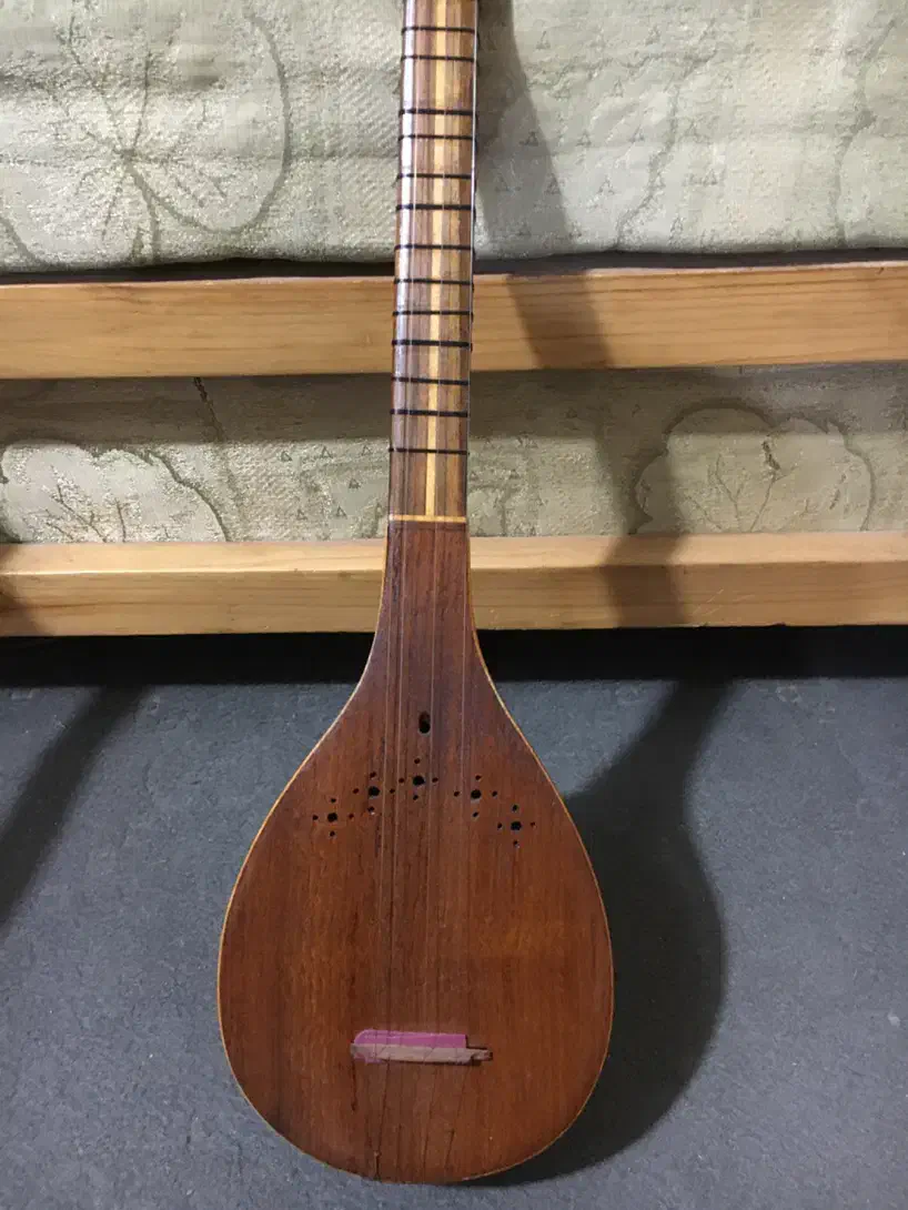 سه تار هادی|سازهای سنتی|دزفول, |دیوار