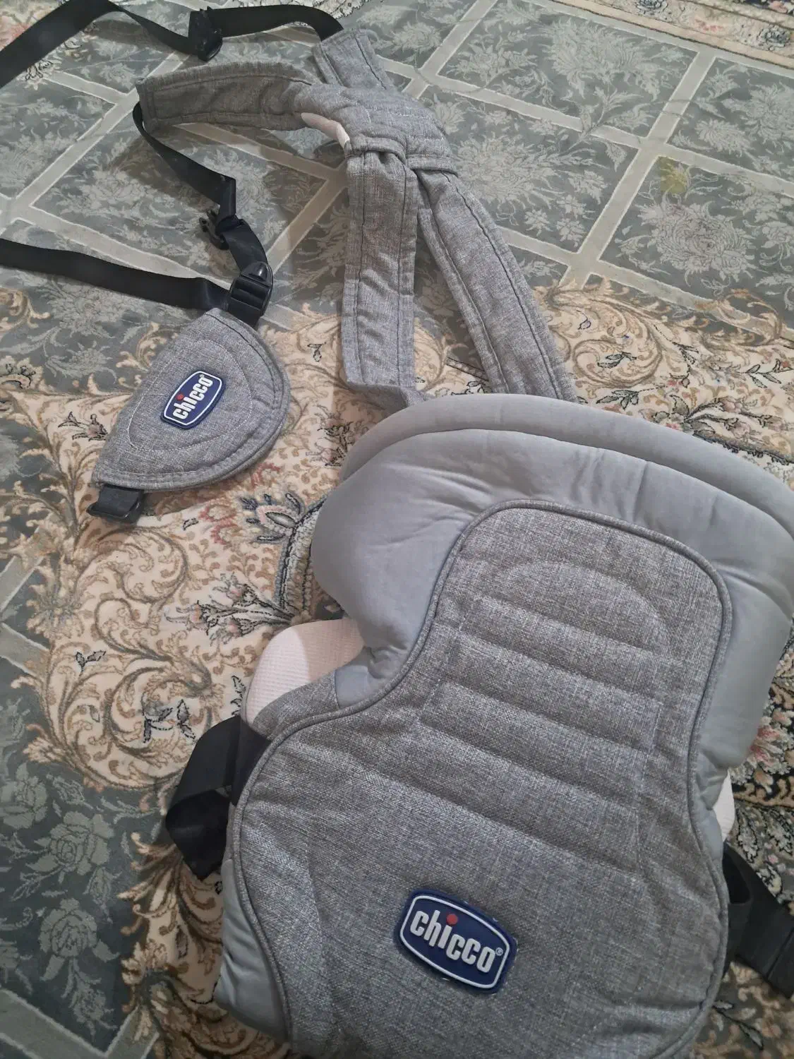 آغوشی چیکو اصل سالم یک تکه بالایی ندارد|کالسکه و لوازم جانبی|پردیس, فاز ۱۱|دیوار