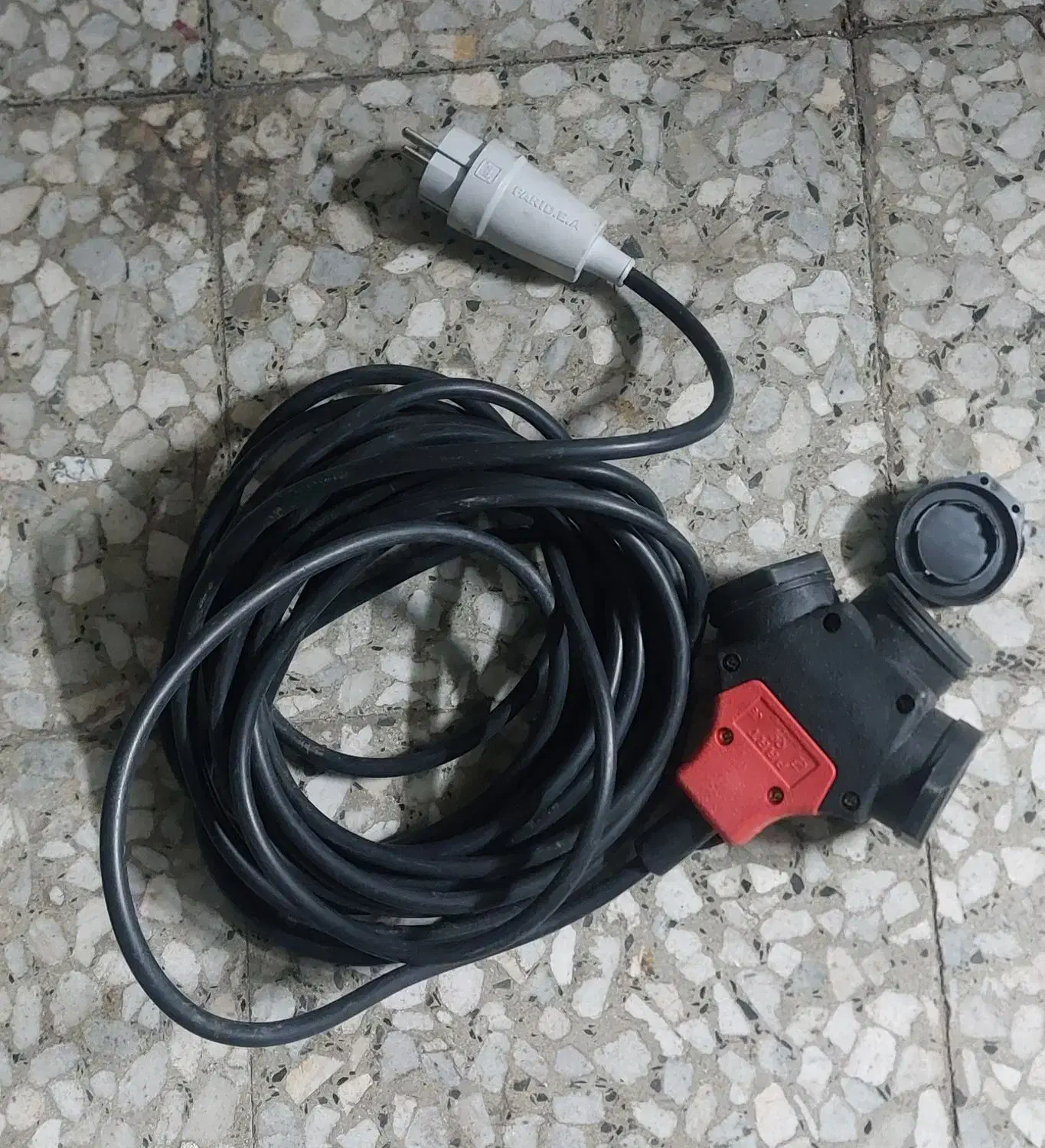 سیم سیار|ابزارآلات|رباط‌کریم, رباط‌کریم|دیوار