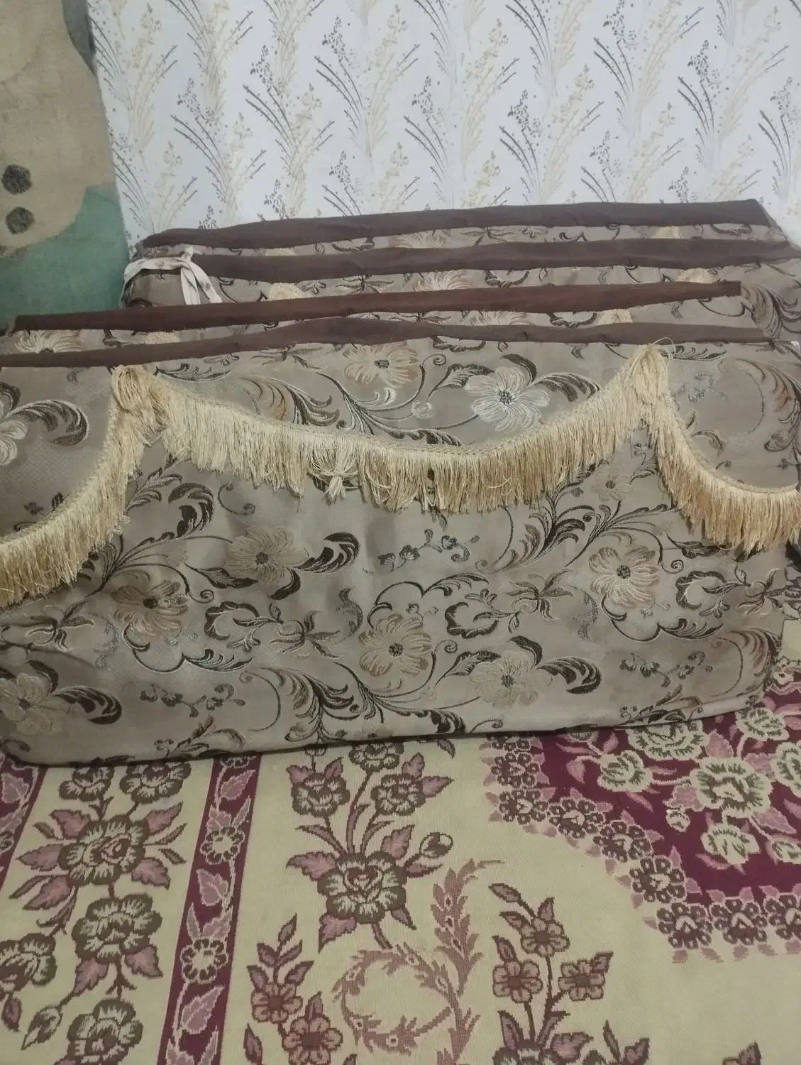 پشتی|پشتی|شیراز, شهرک گلها|دیوار