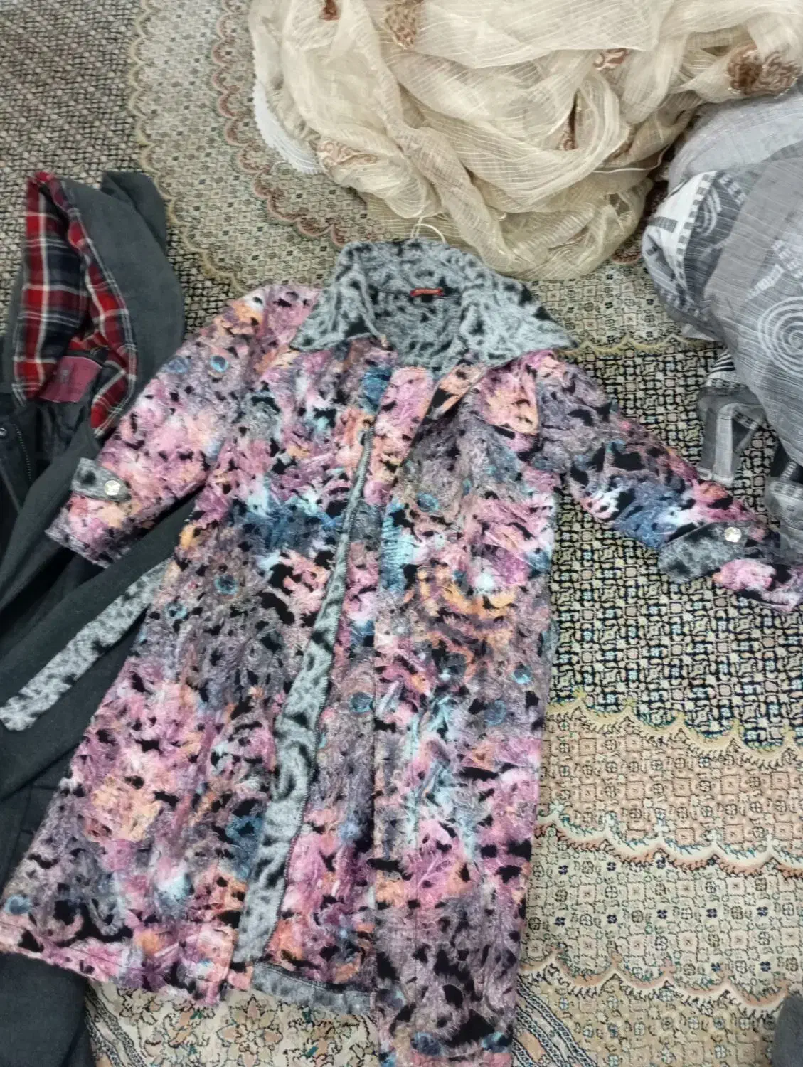 دوتا پالتو دوتا پرده باهم|لباس|قم, حاج زینل|دیوار