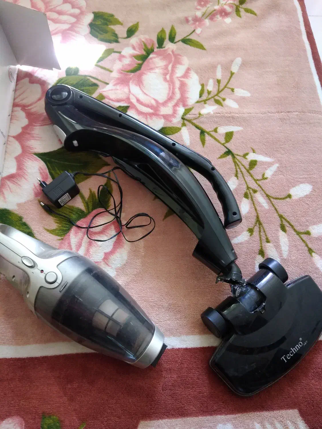 جارو شارژی تکنو به همراه کارتن و شارژر|جاروبرقی، جارو شارژی، بخارشو|مشهد, کارمندان دوم|دیوار