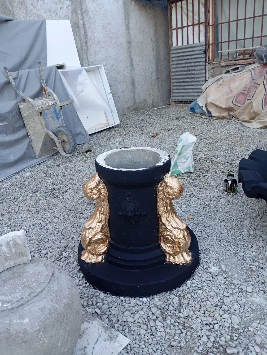 حوض|مجسمه، تندیس، ماکت|هشتگرد, طاووسیه|دیوار