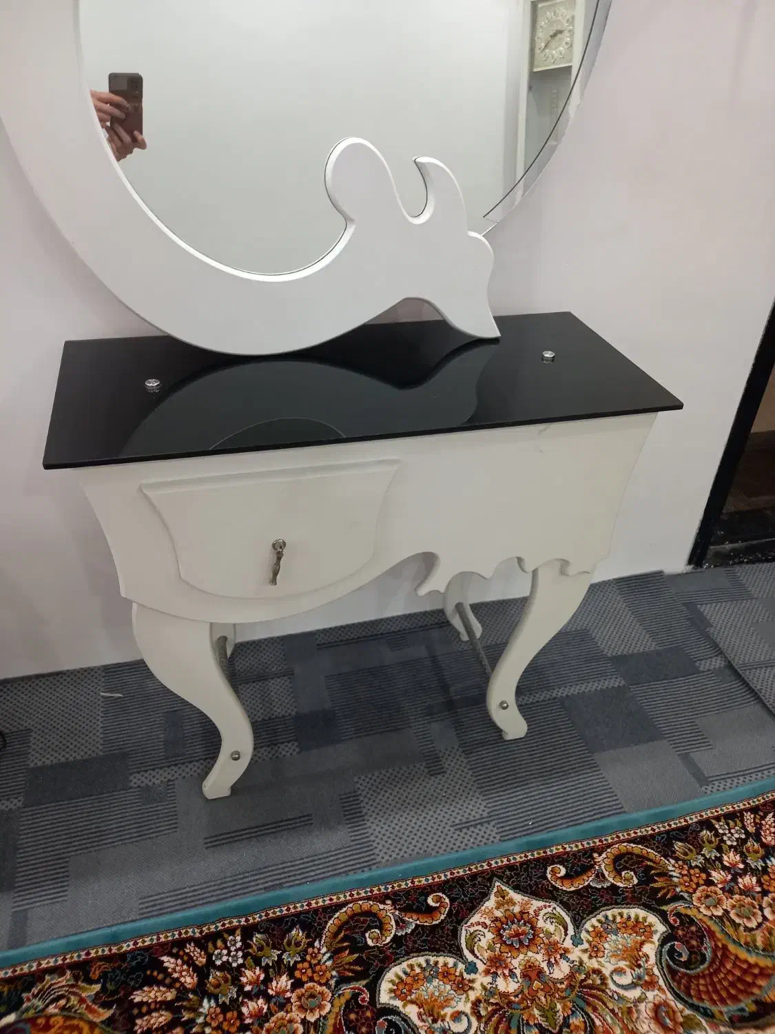 آینه|آینه|قم, ولیعصر|دیوار