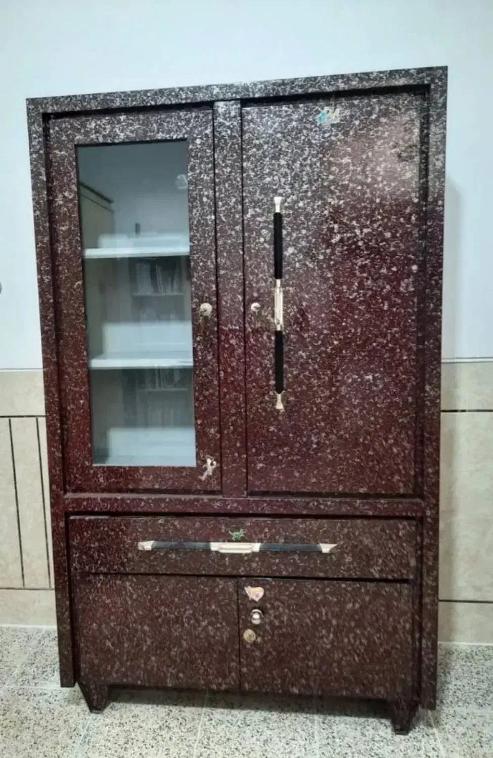 کمدنوجوان|جاکفشی، کمد، دراور|مرودشت, پشت سایپا|دیوار