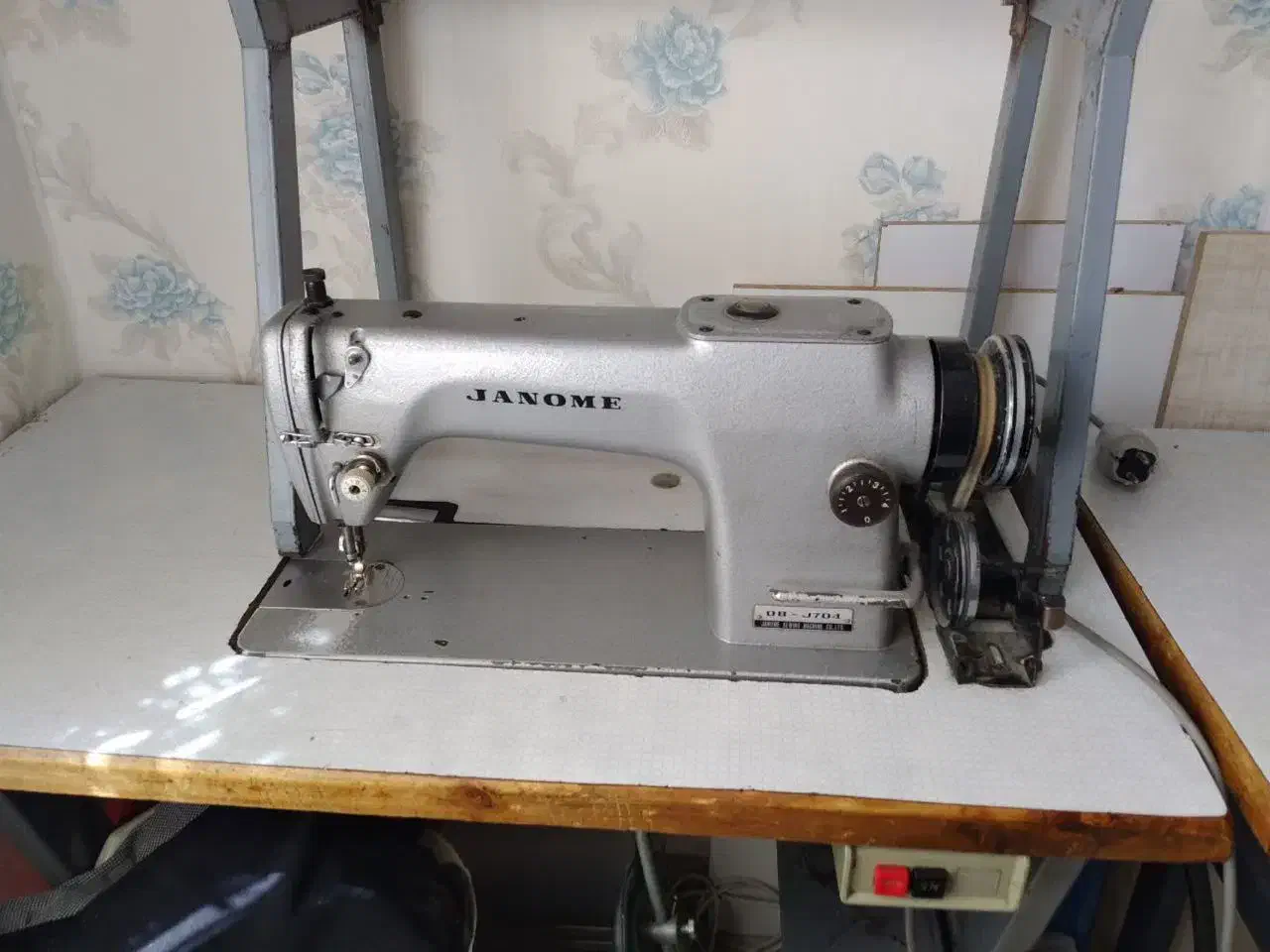 چرخ خیاطی راسته دوز ژانومه|چرخ خیاطی و ریسندگی|پاکدشت, شهرک امام رضا|دیوار