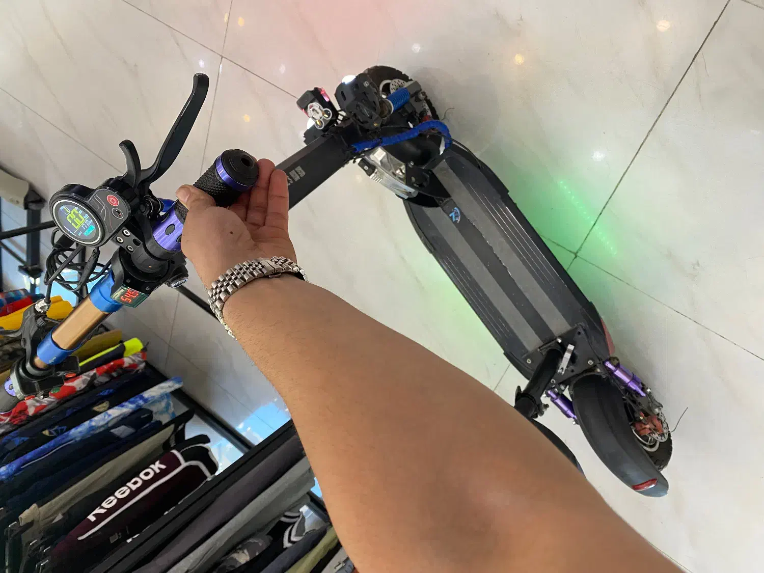 اسکوتر برقی ۳۰۰۰وات|دوچرخه، اسکیت، اسکوتر|دلیجان, |دیوار