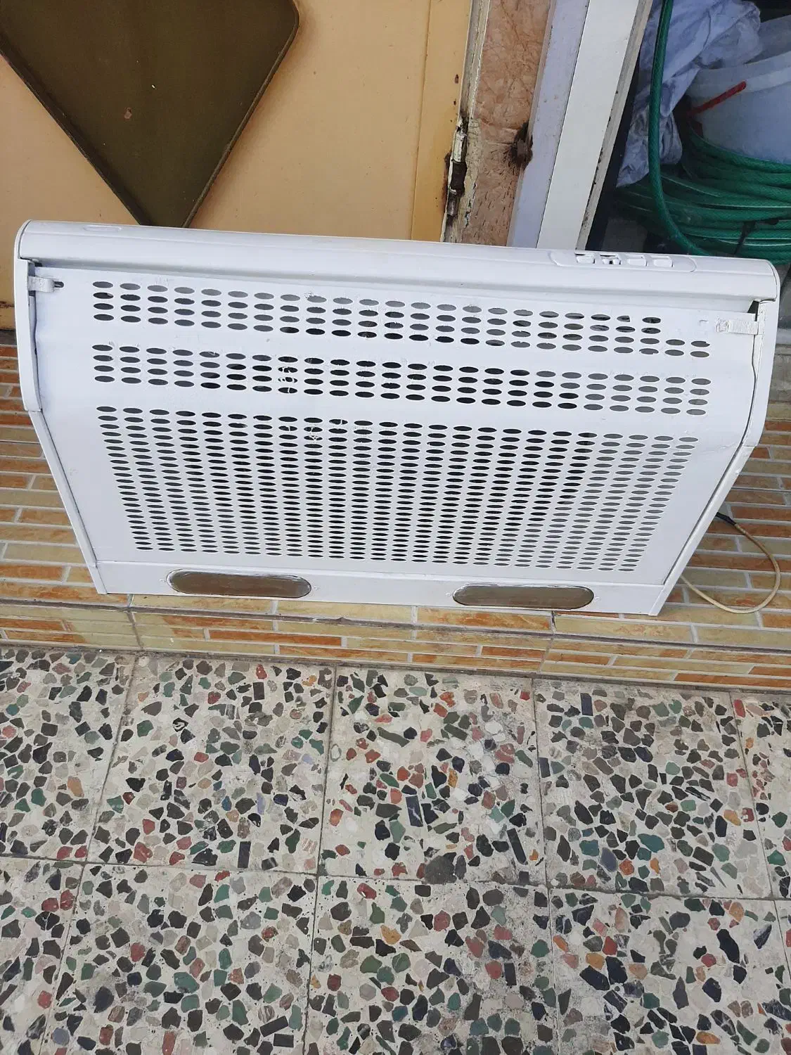 هود و...|هود|رشت, عینک|دیوار