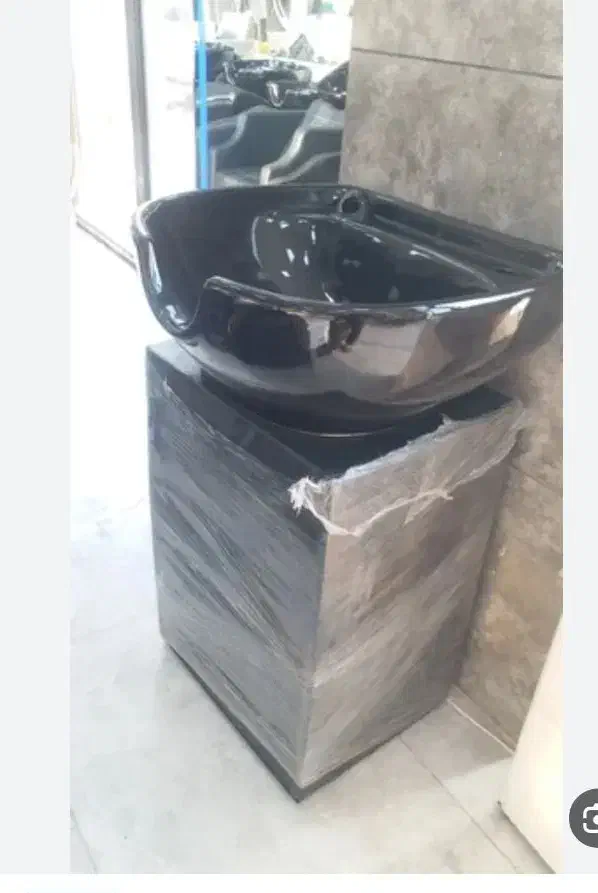 سرشور ایستاده|آرایشگاه و سالنهای زیبایی|بوشهر, |دیوار