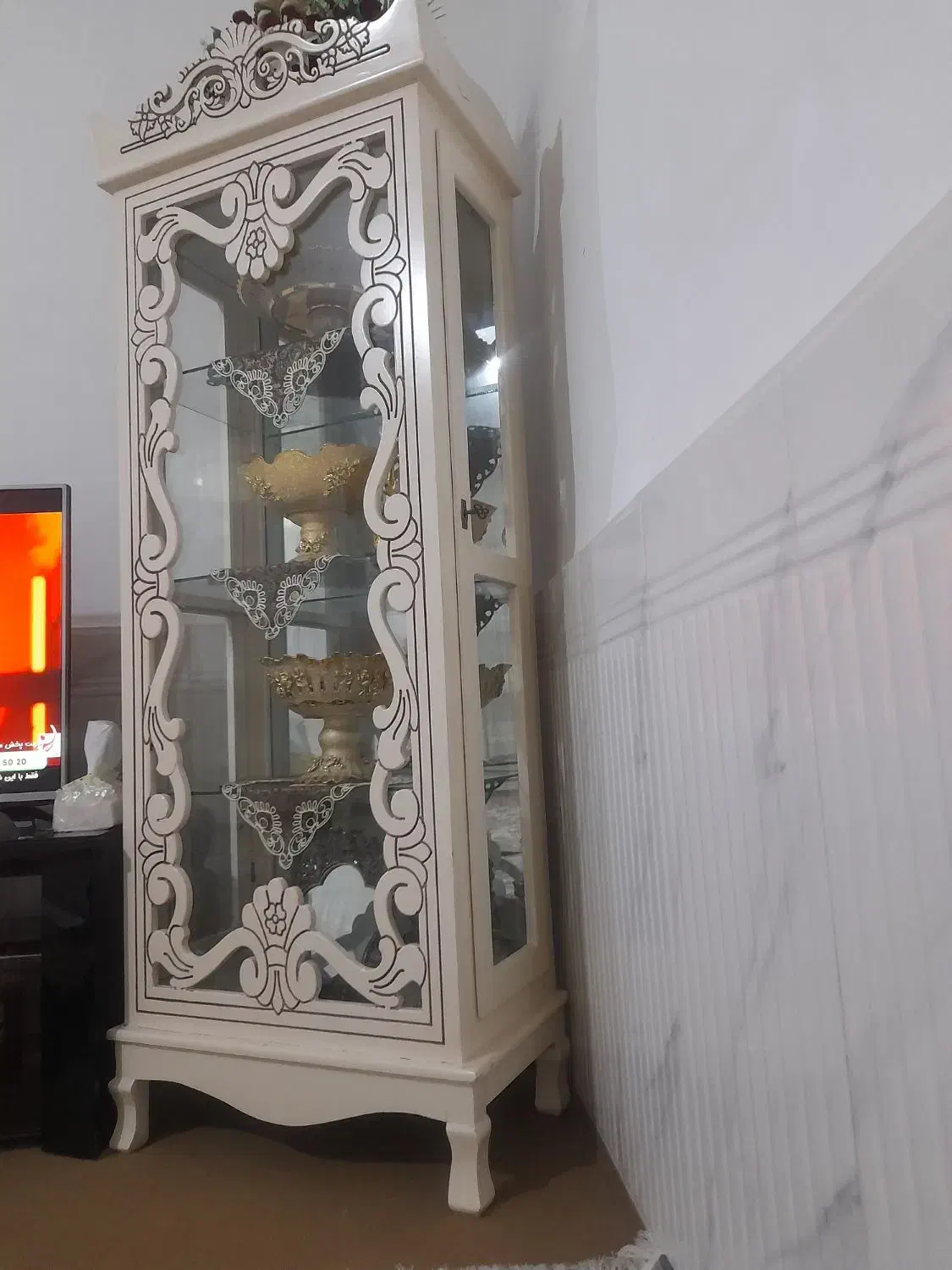 بوفه و گلدان|بوفه، ویترین، کنسول|تاکستان, |دیوار