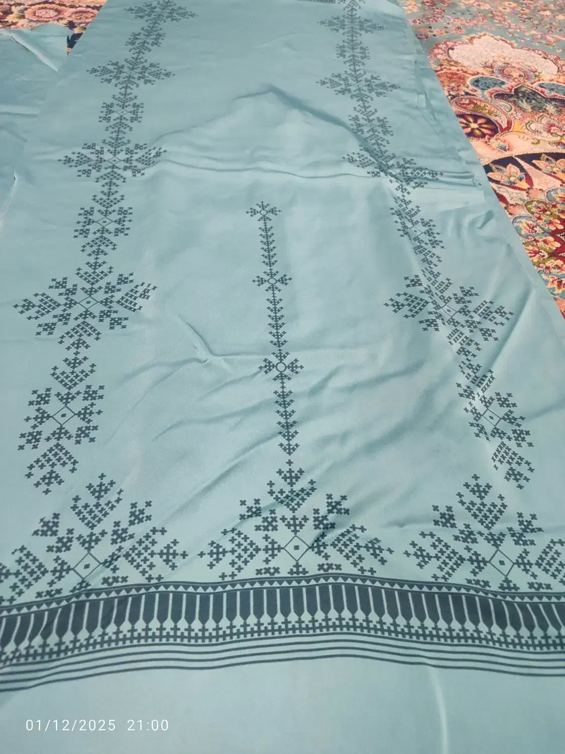 لباس تپه ای|لباس|سیب و سوران, |دیوار