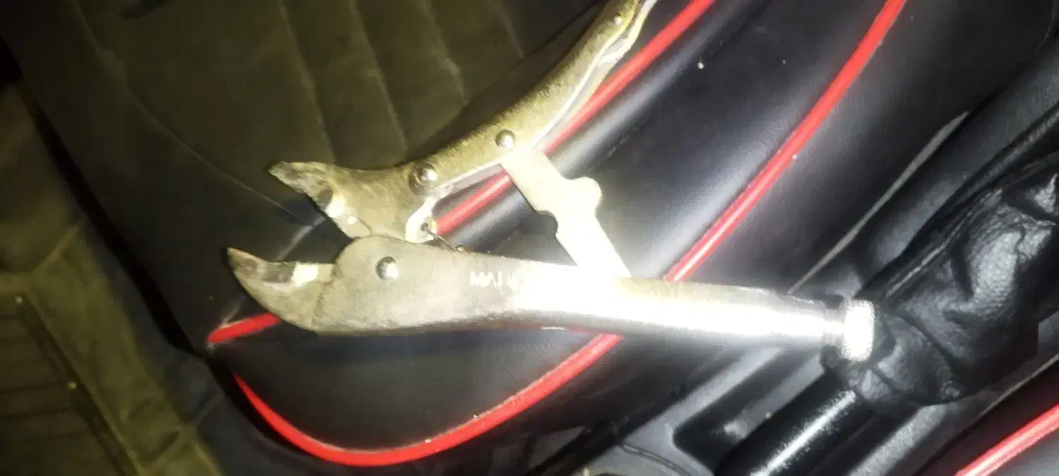 تعدادی انبر و آچار درجه یک|ابزارآلات|لاهیجان, کوی خزر|دیوار