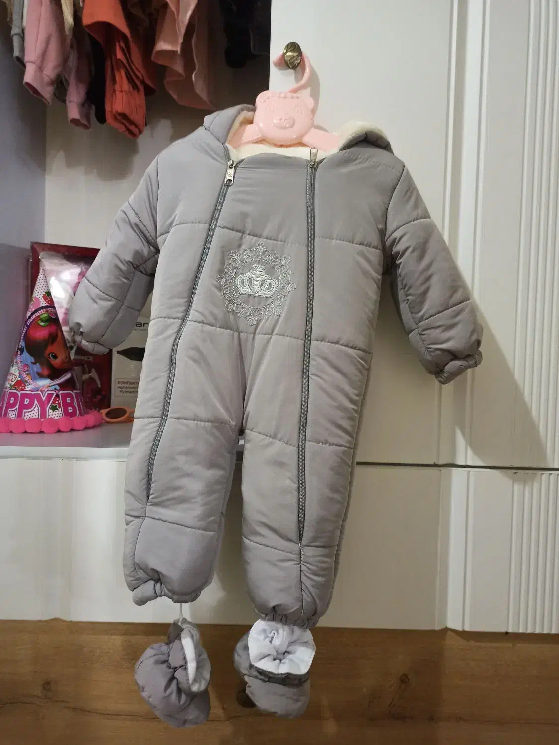 کاپشن نوزادی|کفش و لباس بچه|باسمنج, |دیوار