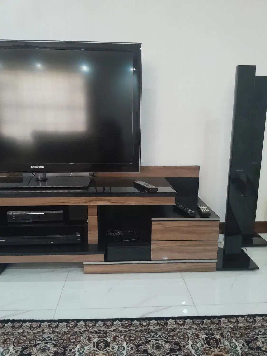 میز تلوزیون و تلوزیون|تلویزیون و پروژکتور|قدس, شهر‌قدس|دیوار