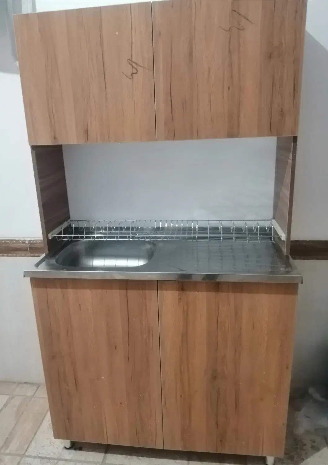 سینگ ظرفشویی با ابچک|آب‌چکان و نظم‌دهنده ظروف|کرمان, |دیوار