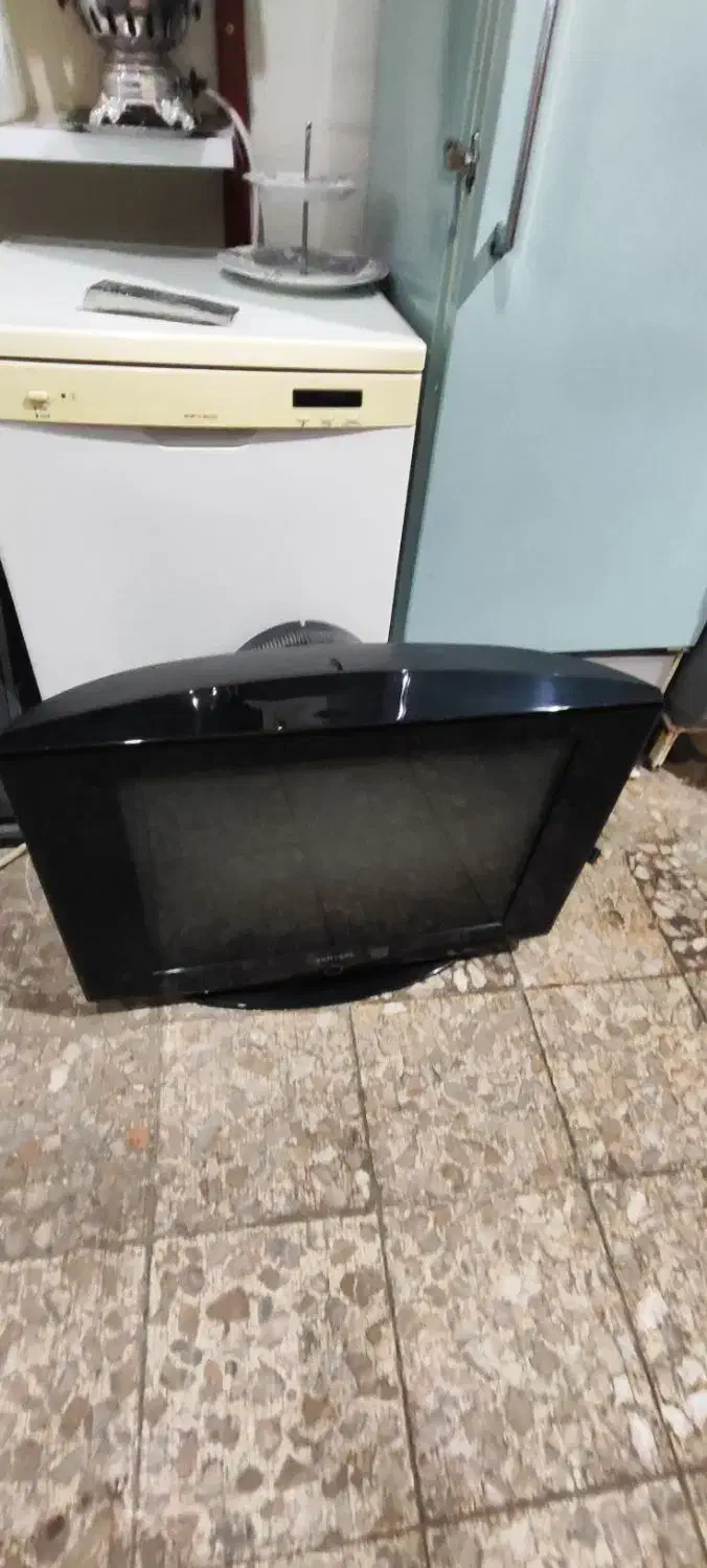 تلویزیون 28اینچ صفحه تخت درجه یک|تلویزیون و پروژکتور|دزفول, |دیوار