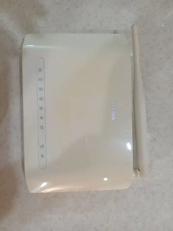 مدم ۴پورت دی لینک|مودم و تجهیزات شبکه|قم, سعادتی|دیوار