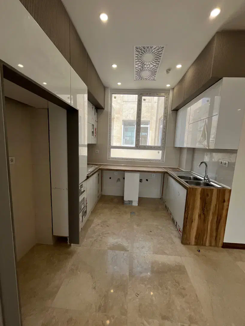 ۵۵متر/ تاپ لوکیشن/ کم واحد