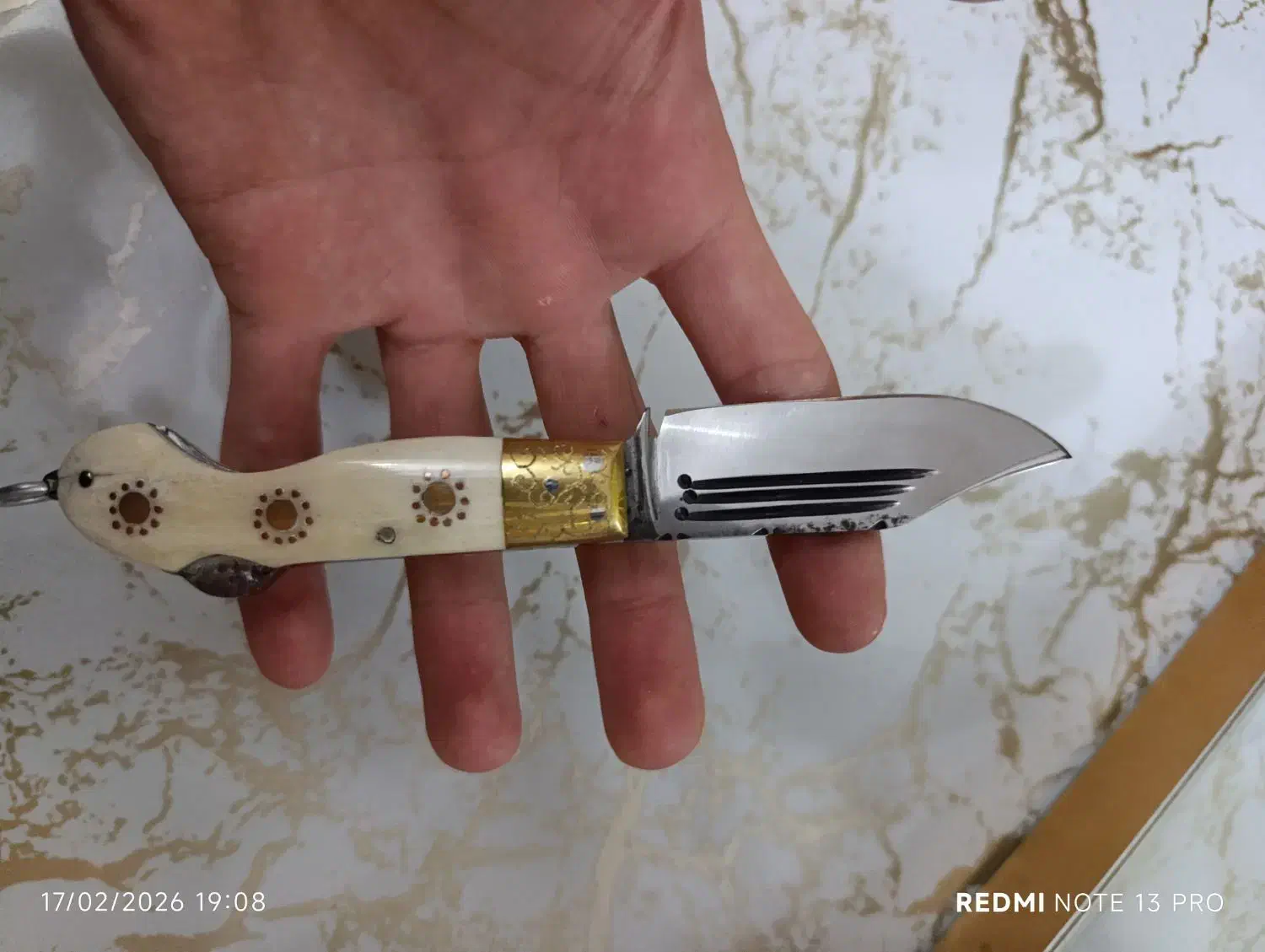 چاقو|کلکسیون اشیاء عتیقه|ارومیه, |دیوار