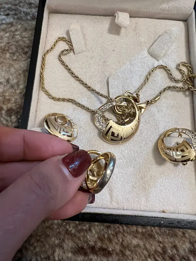 ست ورساچه|بدلیجات|تهران, مرزداران|دیوار