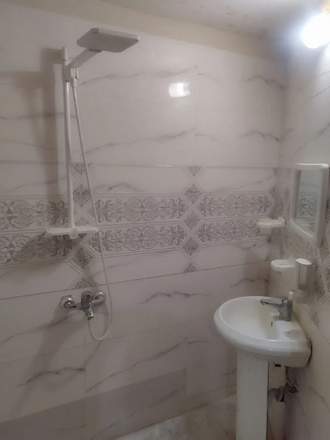 واحد اجاره ای|اجارهٔ خانه و ویلا|ری, شهادت|دیوار