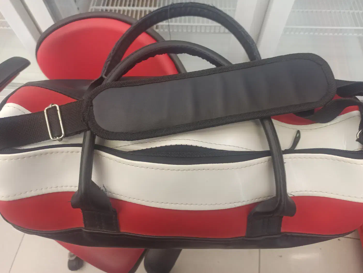 یک عدد کیف باشگاه جا مانده|اشیا|همدان, |دیوار