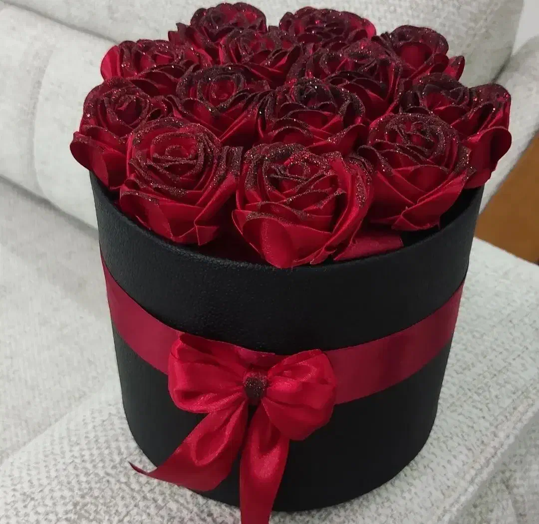 گل روز با روبان|گل مصنوعی|زرند, |دیوار