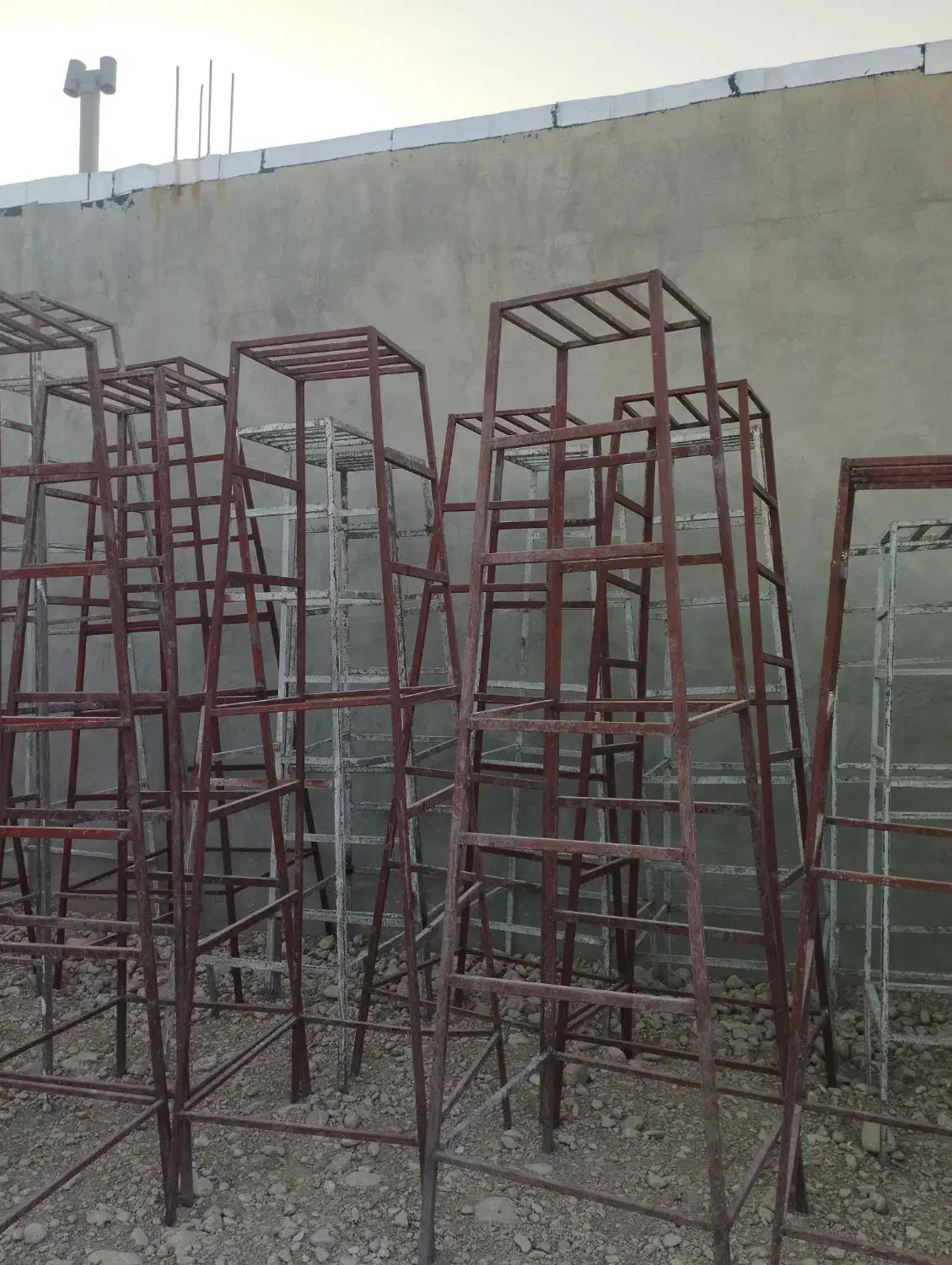 مقدارچهارپایه اهنی بفروش می‌رسد|ابزارآلات|لامرد, |دیوار