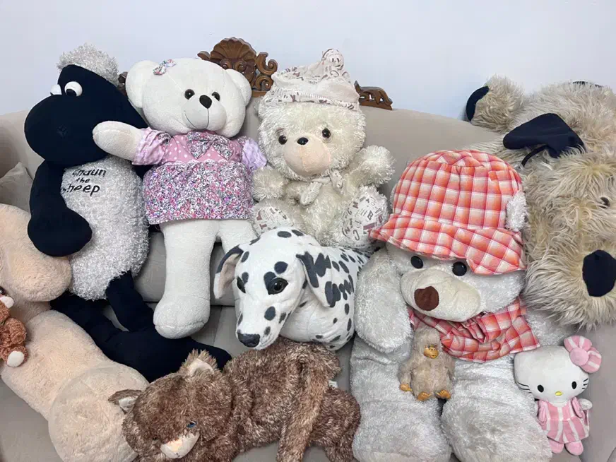 هفتاد عدد عروسک|اسباب‌بازی بچه|صومعه‌سرا, |دیوار