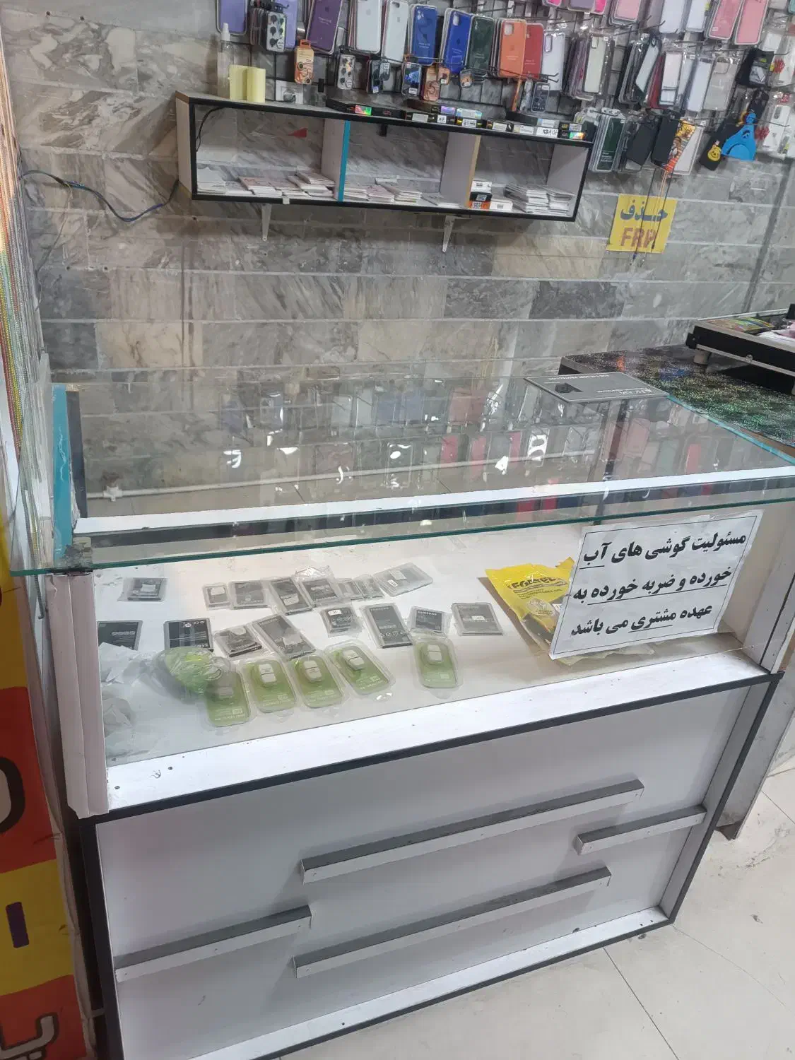 میز تعمیرات و ویترین مغازه موبایل فروشی|فروشگاه و مغازه|گلستان (تهران), |دیوار