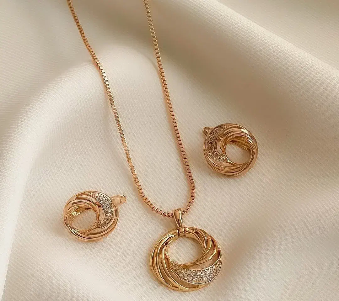 به زیبایی و ظرافت طلا سرویس های شوپینگ طرح مهدیس|بدلیجات|مشهد, احمدآباد|دیوار