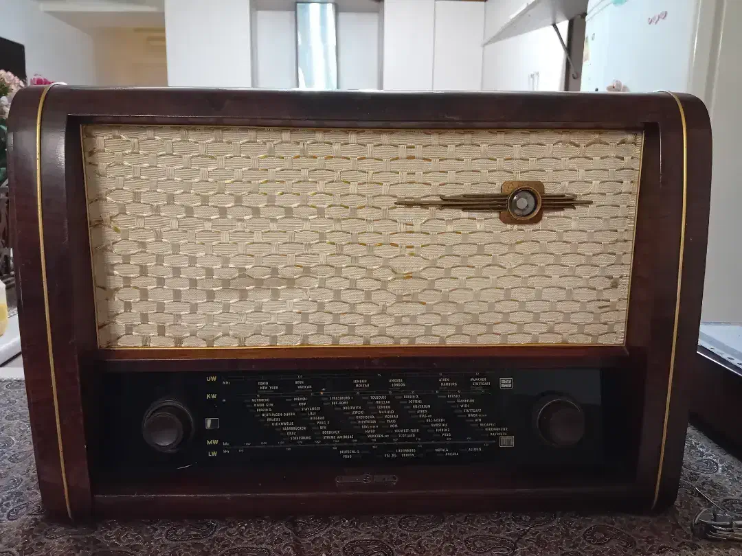 رادیو لامپی لااوپتا المانی|کلکسیون اشیاء عتیقه|تبریز, |دیوار