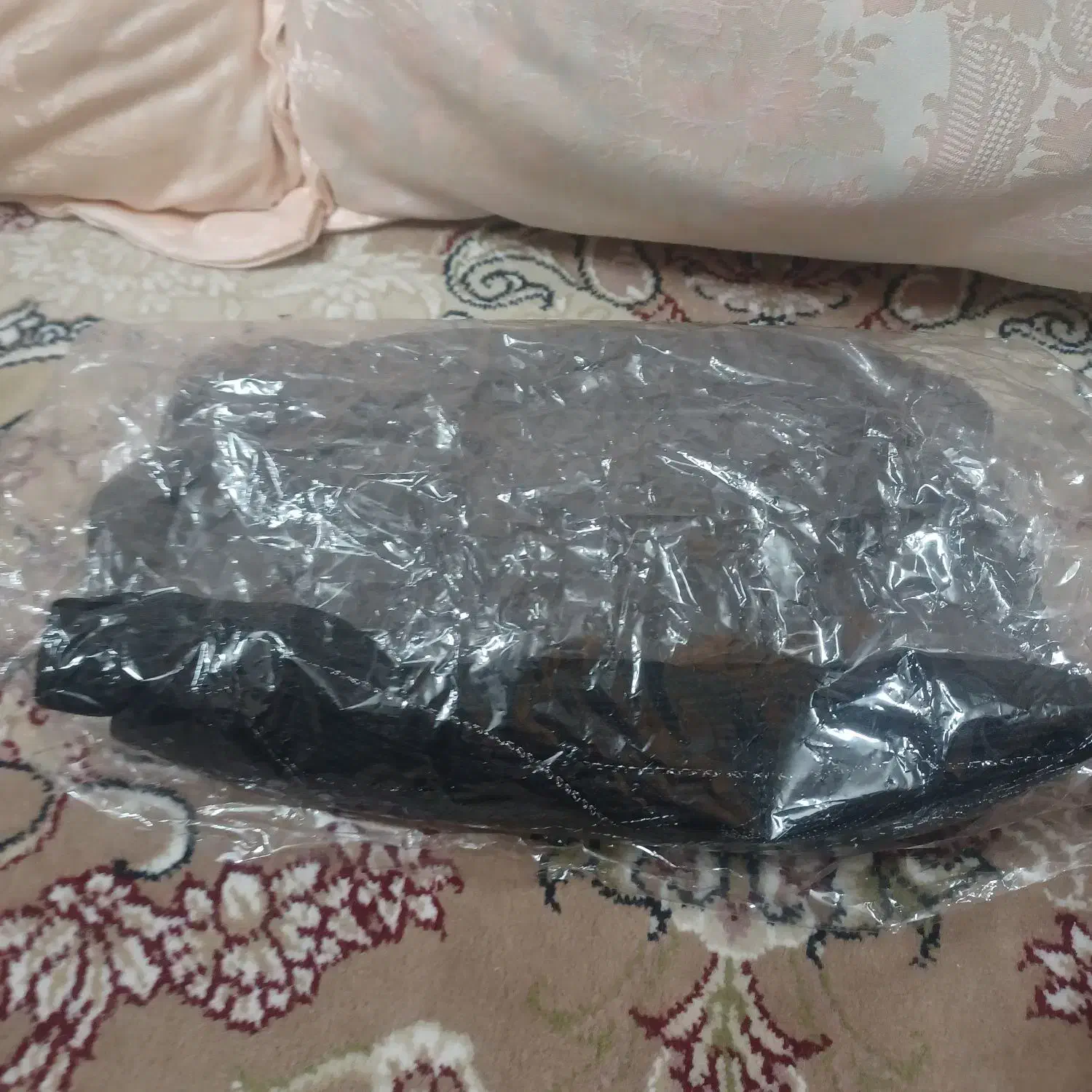 شال مشکی|لباس|ری, دیلمان|دیوار