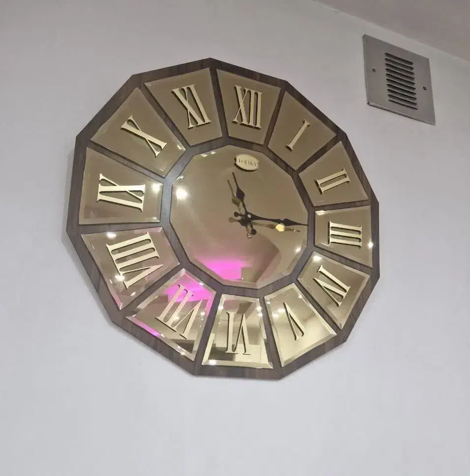 ساعت کاملا نو و سالم|ساعت دیواری و تزئینی|مشکیندشت, |دیوار