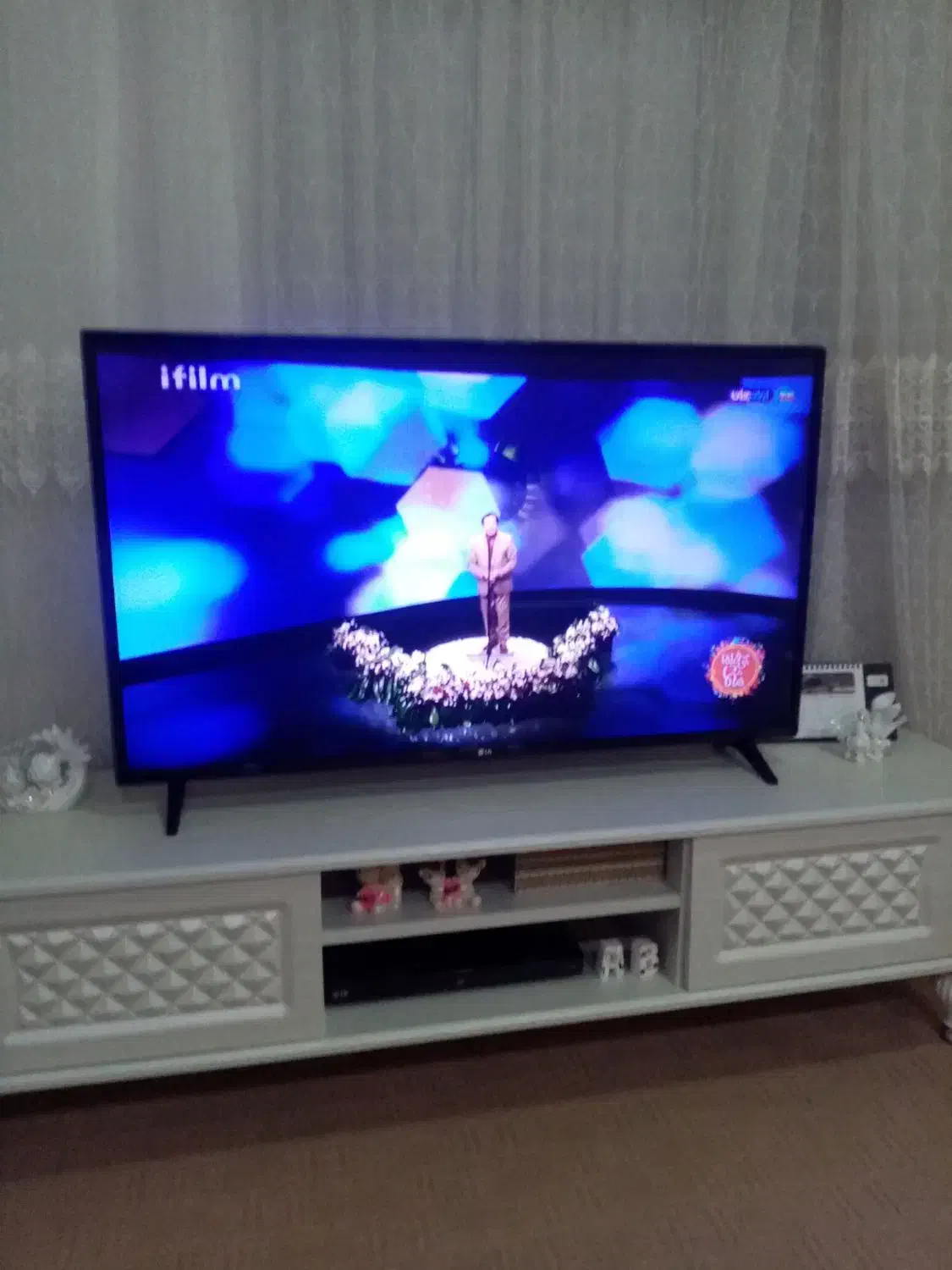 تلویزیون 43 اینج ال جی ال ای دی|تلویزیون و پروژکتور|صحنه, |دیوار