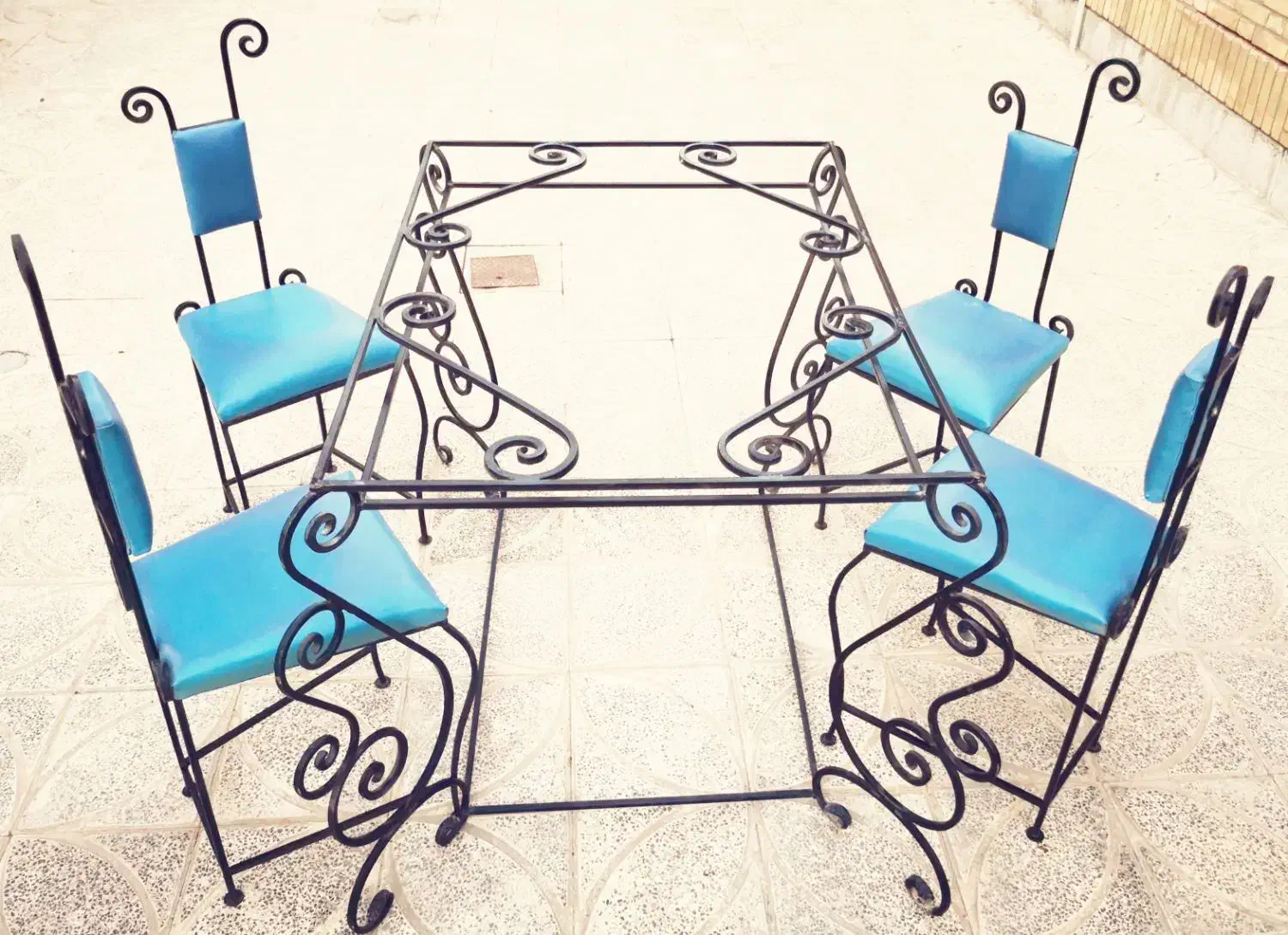 میز و صندلی نهارخوری فرفورژه ۴ نفره|میز و صندلی غذاخوری|کرمان, |دیوار