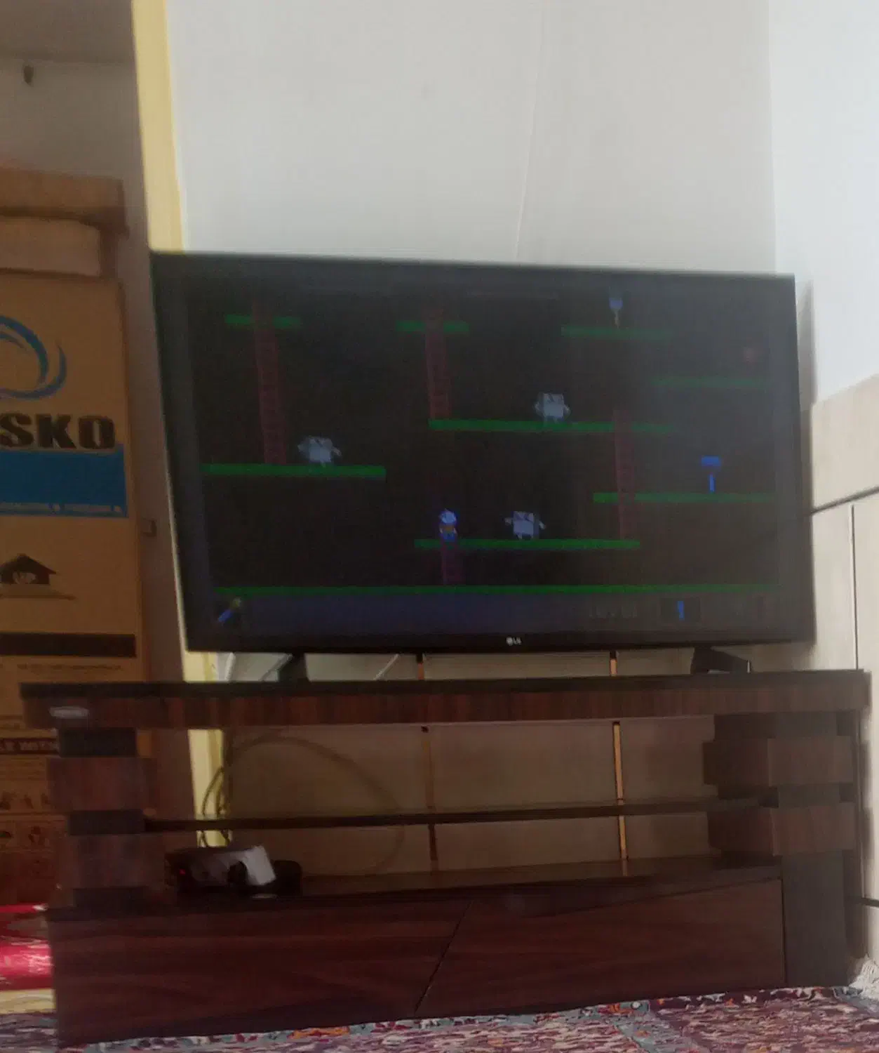 زیر تلوزیون امبی اف کرئی چنس خیلی خوب و جدید|میز تلویزیون|لردگان, |دیوار