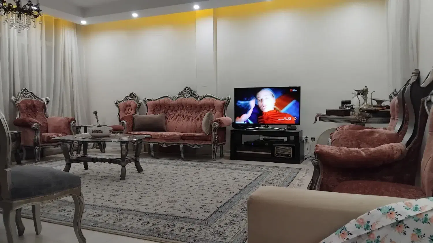 مبل نه نفره سلطنتی|مبلمان خانگی و میز عسلی|مشکین‌دشت, |دیوار