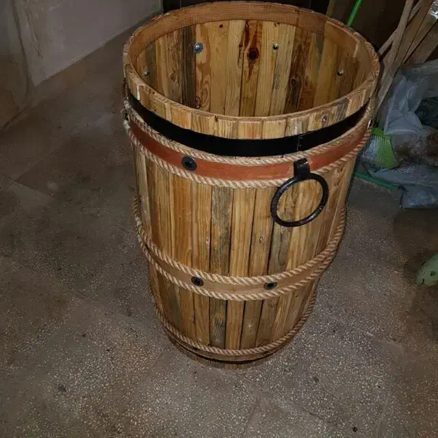 تعمیرات چوبی ترمیم ورنگ|خدمات پیشه و مهارت|سنندج, |دیوار