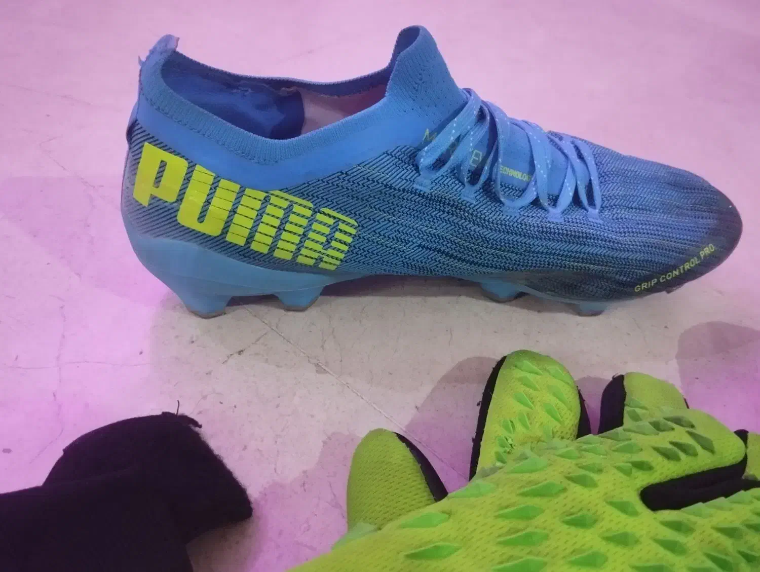 دستکش دروازه بانی و کفش فوتبال استوک  ویتنام|تجهیزات ورزشی|تهران, زرگنده|دیوار