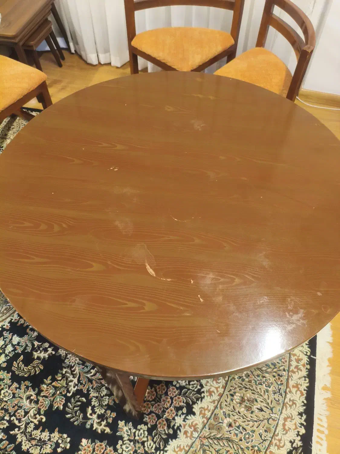 میز غذاخوری ۴ نفره گرد کم جا|میز و صندلی غذاخوری|یزد, |دیوار