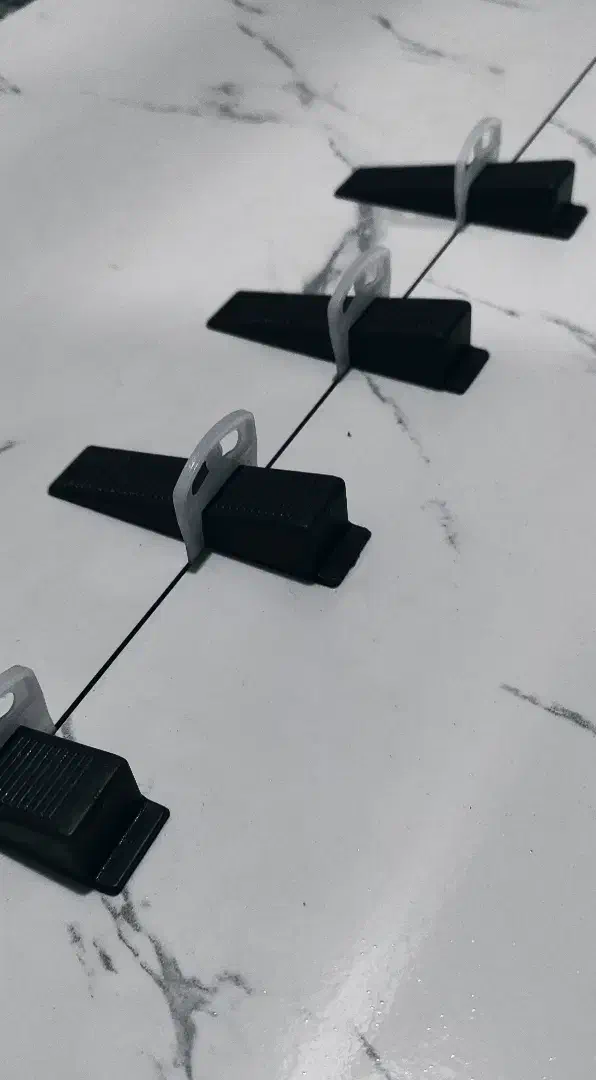 تولید کننده گوه و کلیپس کاشی و سرامیک|مصالح و تجهیزات ساختمان|بومهن, |دیوار