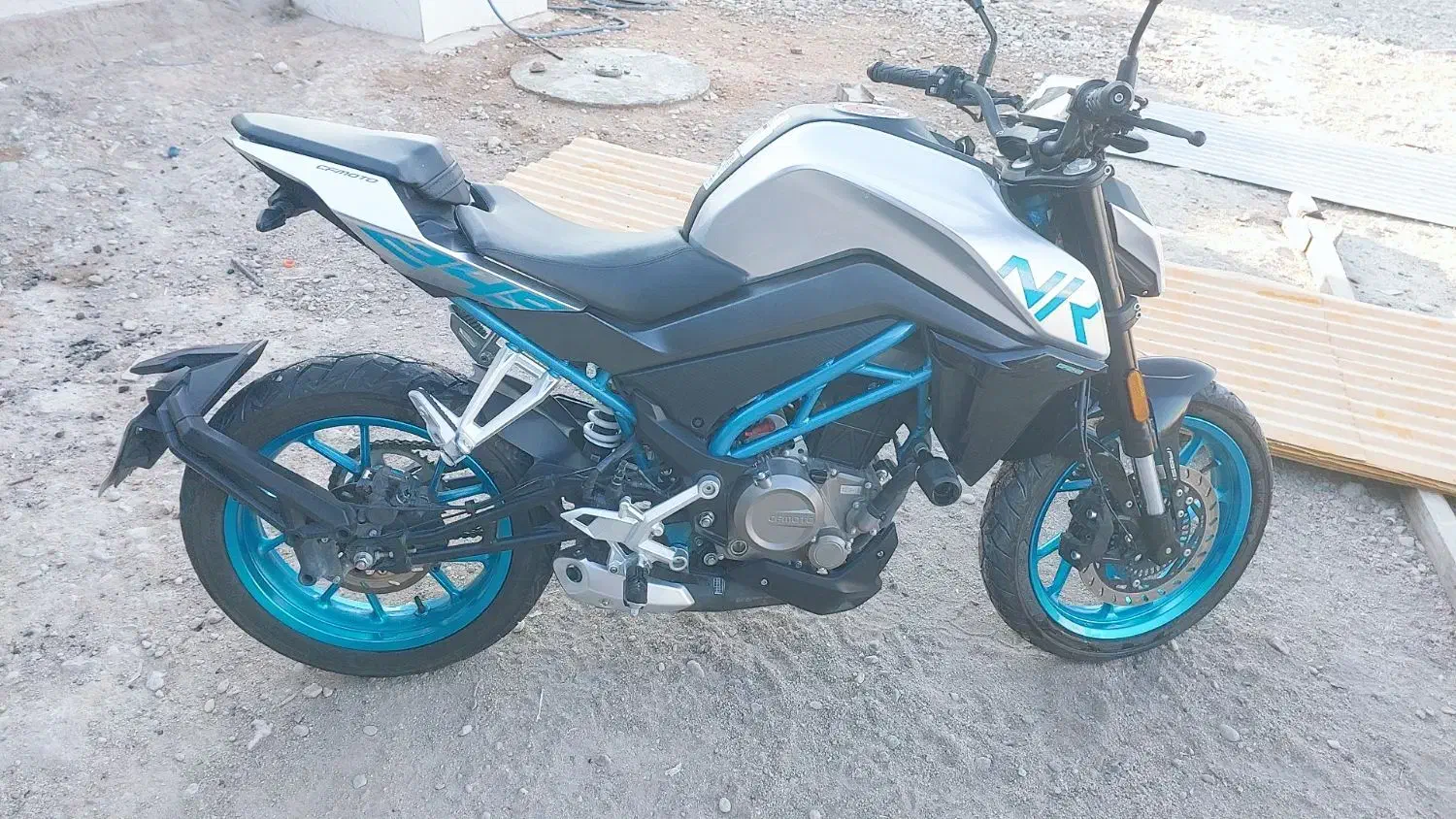 cf250|موتورسیکلت|شیراز, گچی|دیوار