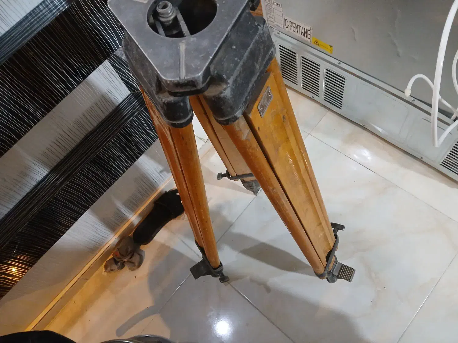 سه پایه دوربین نقشه برداری|ابزارآلات|شاهینشهر, عطار|دیوار